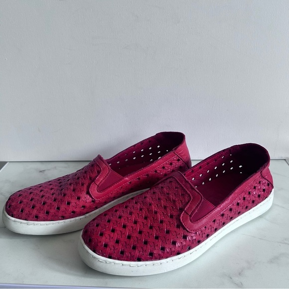 Red Mago Perforated Leather Slip On Walking Shoe Sneaker Size 8 - Picture 15 of 15